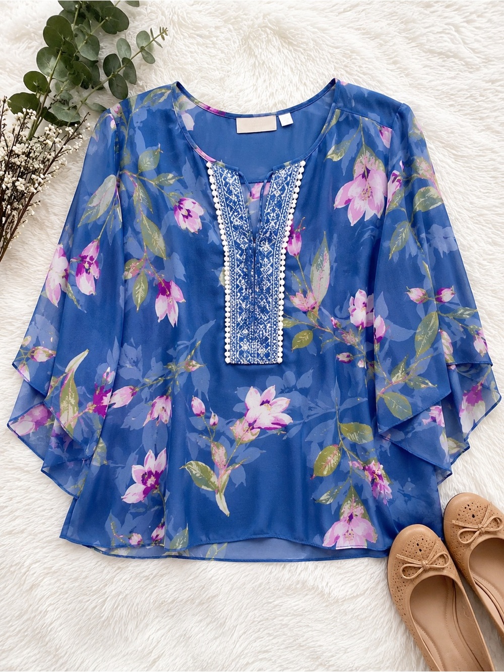 💙Belle by Kim Gravel Magnolia Floral Blouse Blue Pink Flutter Sleeve Top Medium💙